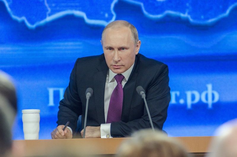 Путин потребовал сдавать в срок жильё для дольщиков