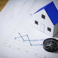 Как заработать на падающем рынке недвижимости?