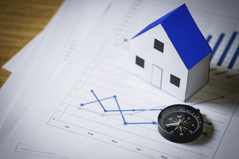 Как заработать на падающем рынке недвижимости?
