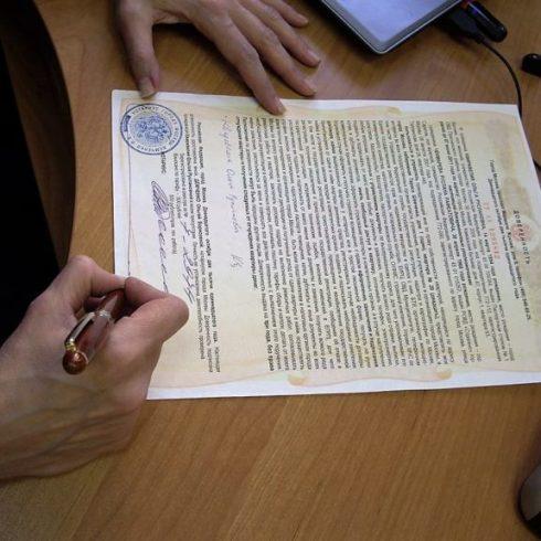 Как защитить себя при сделках с недвижимостью по доверенности?